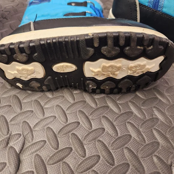 Dream Pairs Kids Blue and Black Boots - Picture 4 of 6